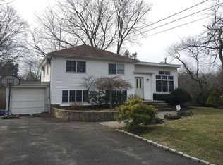 5 Ellen Pl, Huntington Station, NY 11746