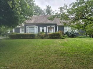 24700 Bryden Rd, Beachwood, OH 44122