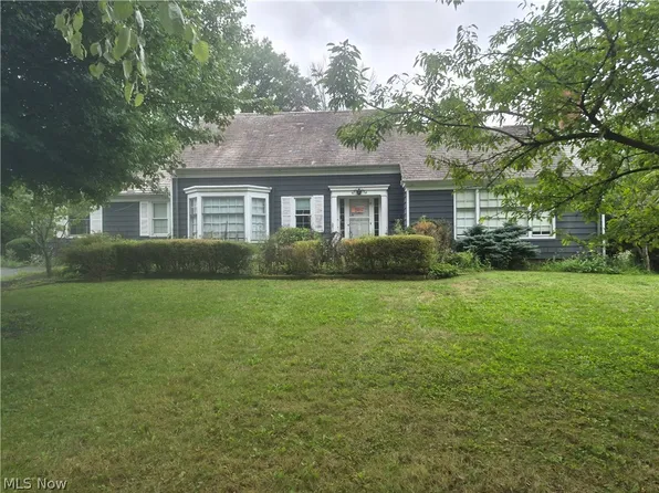 24700 Bryden Rd, Beachwood, OH 44122