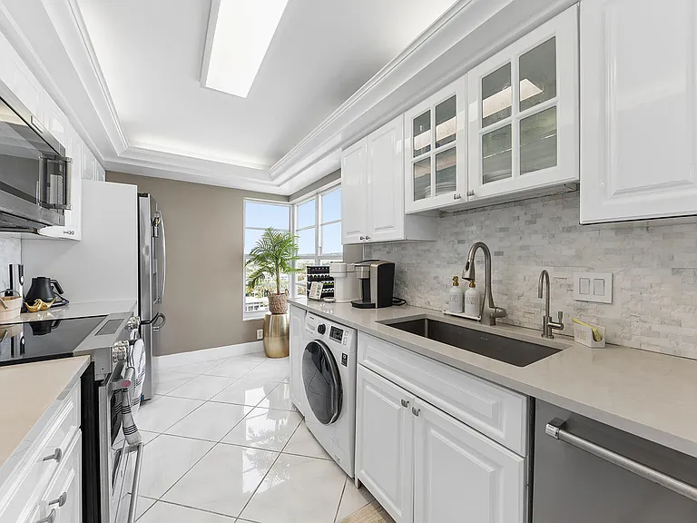 1021 Hillsboro Mile Bch #1008 — Photo 11