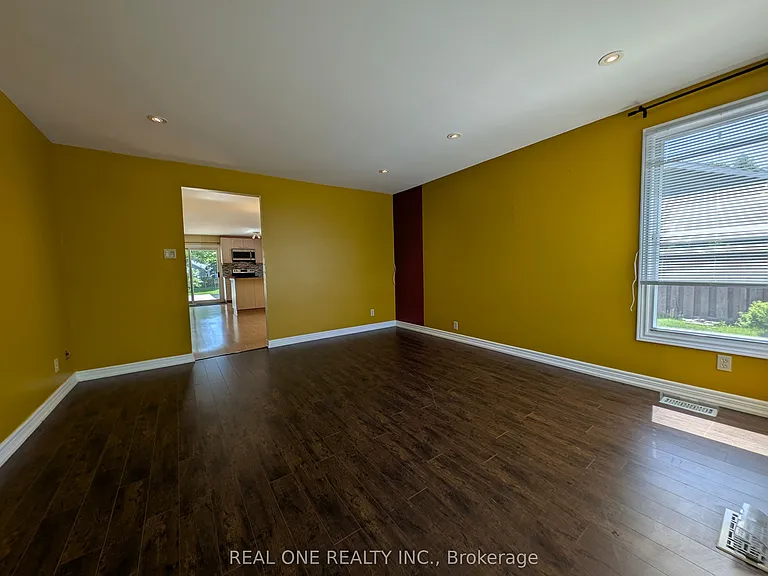 157 Bessborough Dr — Photo 13