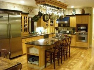 18 Snow Cir, Waltham, MA 02451
