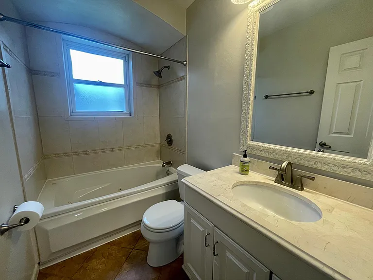 1131 Kraft St — Photo 11