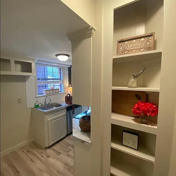 302 Lindale St #B — Photo 11