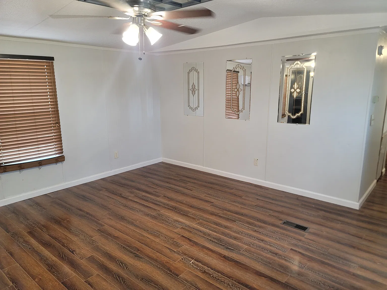 301 Miller Dr — Photo 4