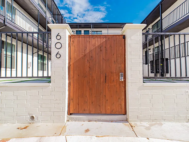 Perrin Flats at Bishop Ridge — Photo 19