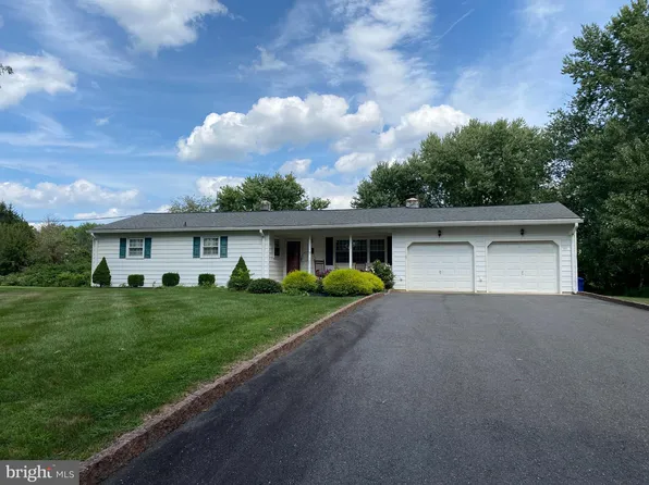 30 Applegate Rd, Jobstown, NJ 08041