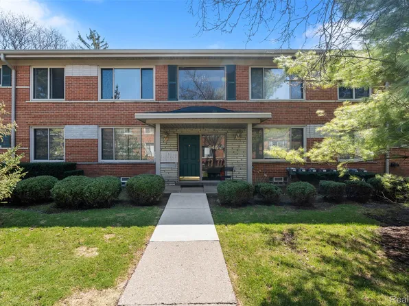 946 N Adams Rd Unit 2, Birmingham, MI 48009