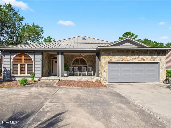 1021 Captain Adkins Drive SE, Southport, NC 28461