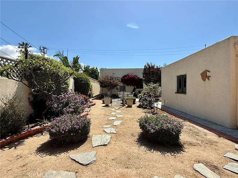 1117 Bennett Ave — Photo 35