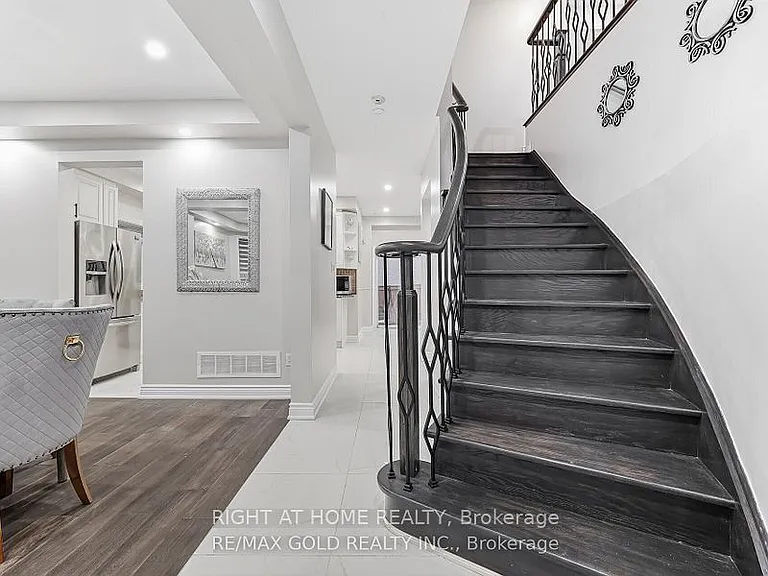 29 Laurentide Cres #UPPER — Photo 13