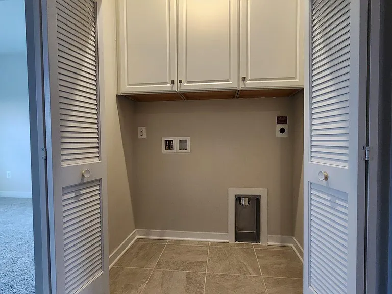 9400 Tanfield Dr — Photo 17