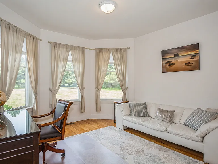 19 Fairbanks Ct — Photo 5