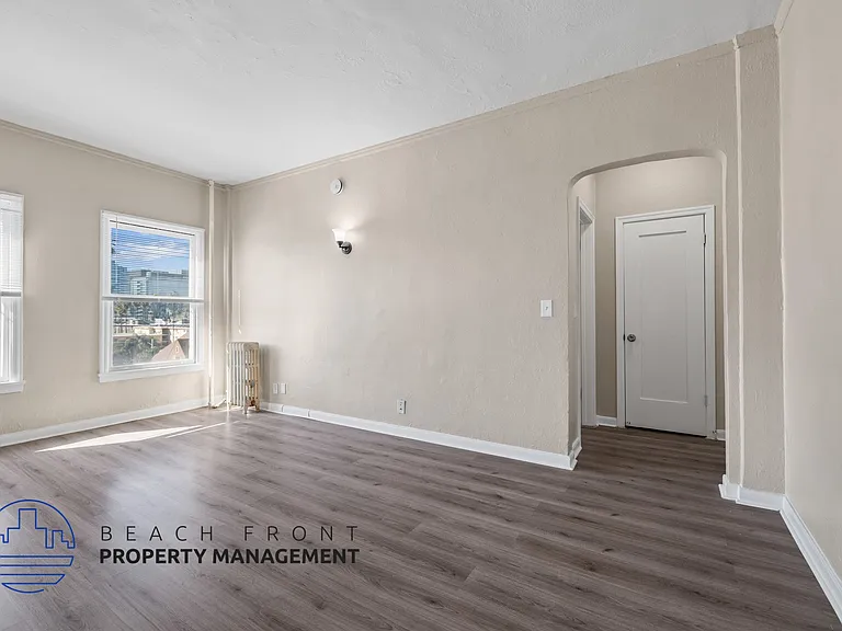 418 S. Normandie Ave — Photo 5