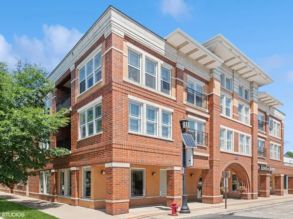 2935 Central St #304, Evanston, IL 60201