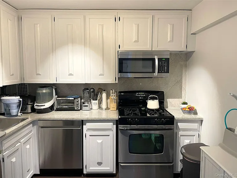650 Shore Rd #2N — Photo 5