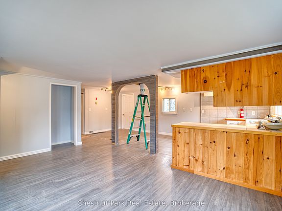 5th image of 383 Thompson St