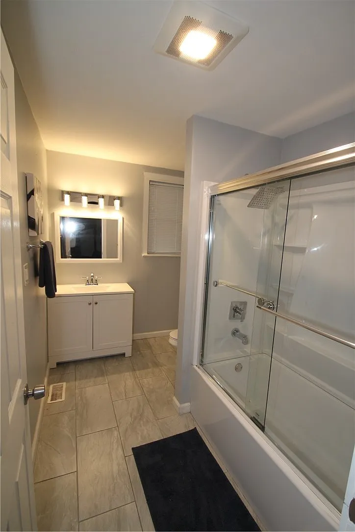 1 bed, 1.0 bath, 3525 sqft, $1,300 — Photo 4