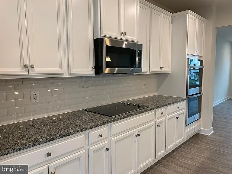 Kitchen Wall with appliances and cabinets