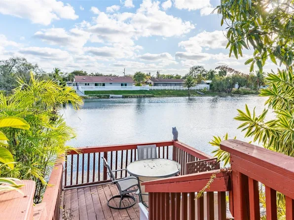 13750 Kendale Lakes Dr, Miami, FL 33183