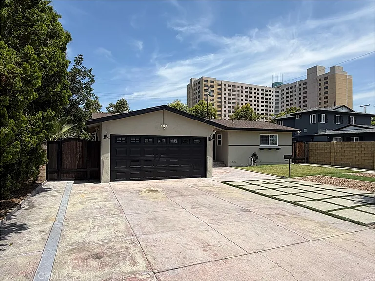 12291 Hampton Ave — Photo 27