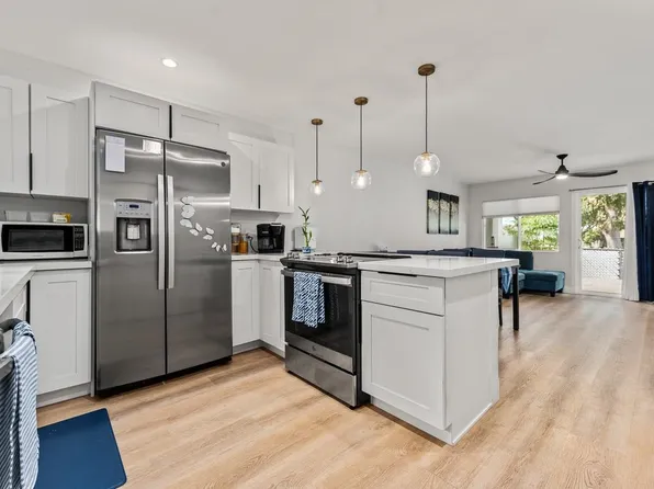 140 Hoomoku St, Kahului, HI 96732