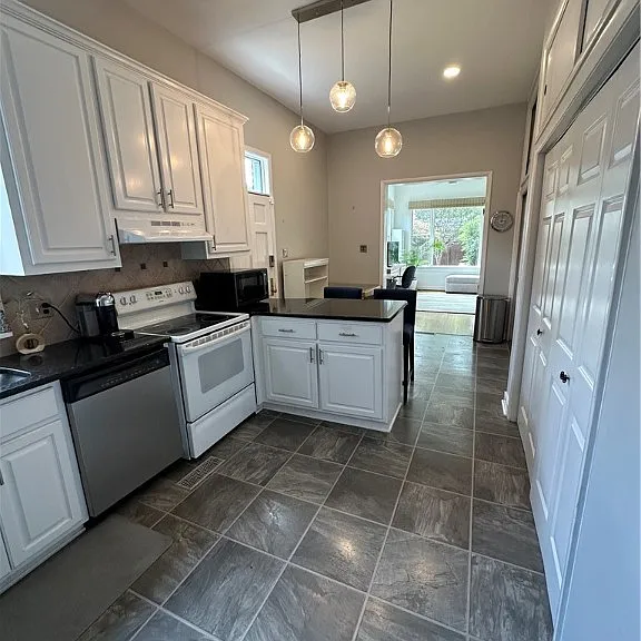 404 N Shields Ave — Photo 9