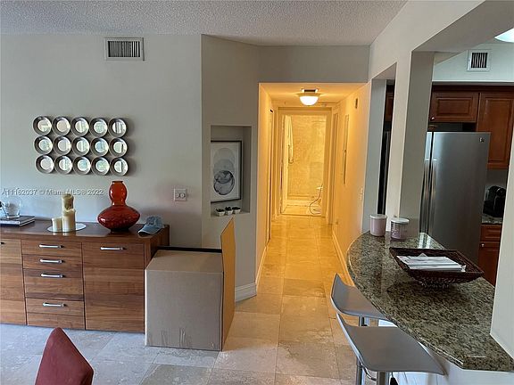 3rd image of 101 Sidonia Ave APT 305