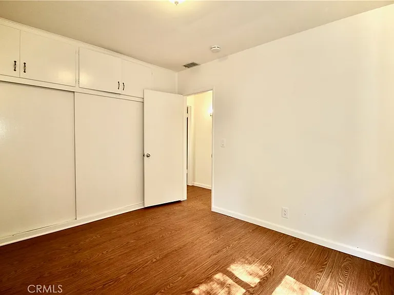 21470 Providencia St — Photo 12
