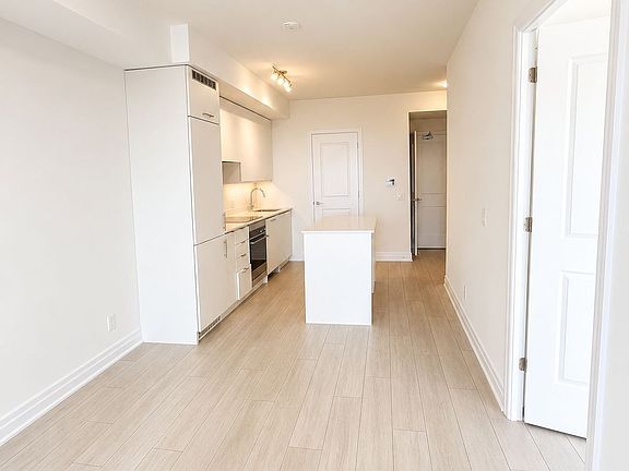 4th image of 30 Elm Dr W #1307