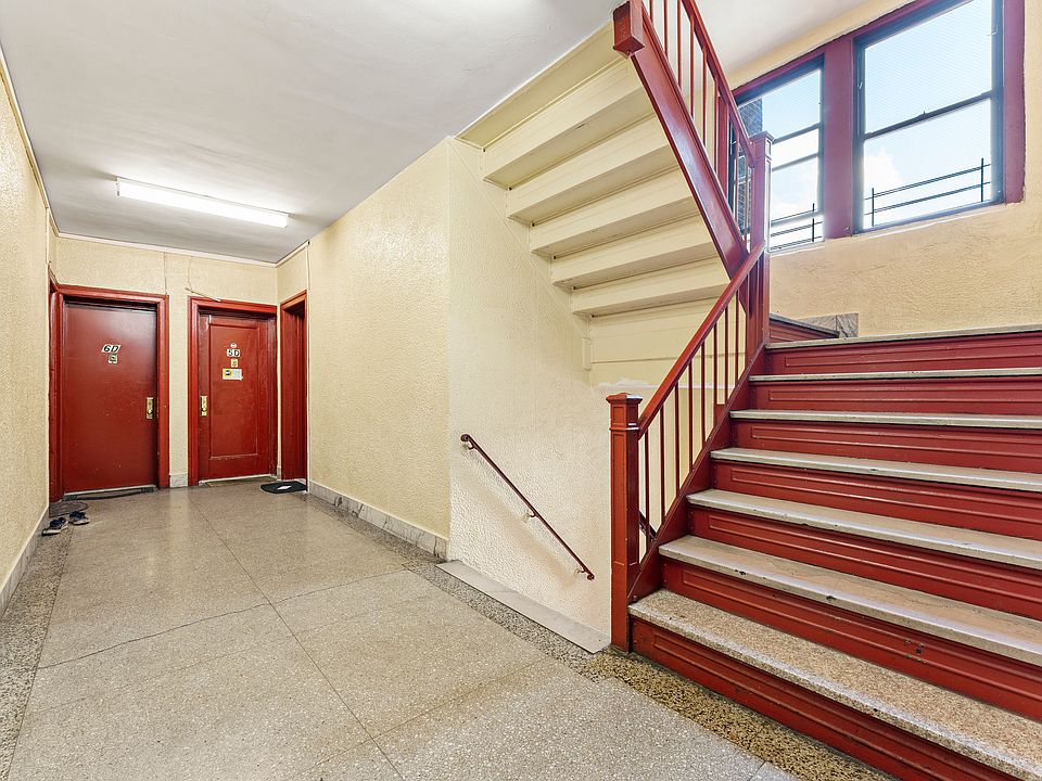 Building Photo 3