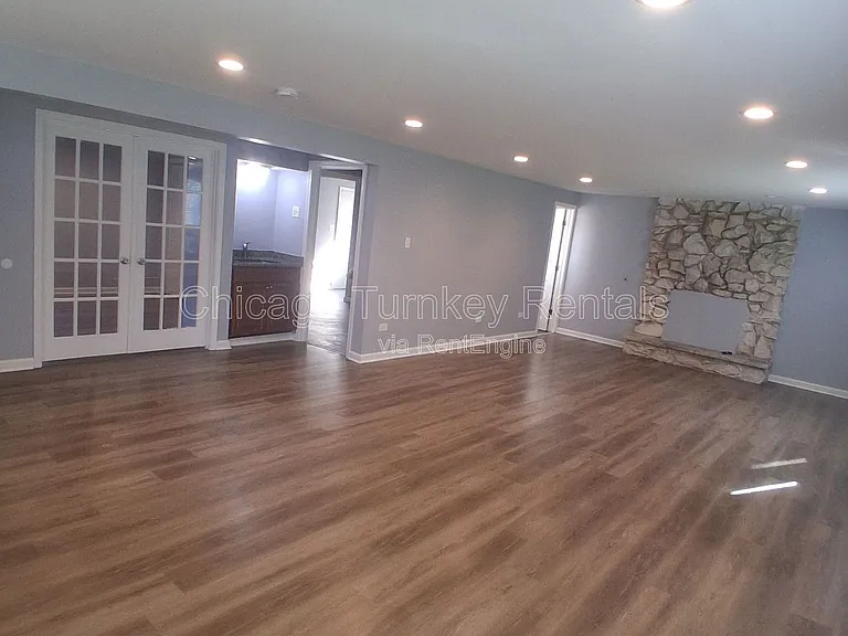 1204 E 166th Pl — Photo 3