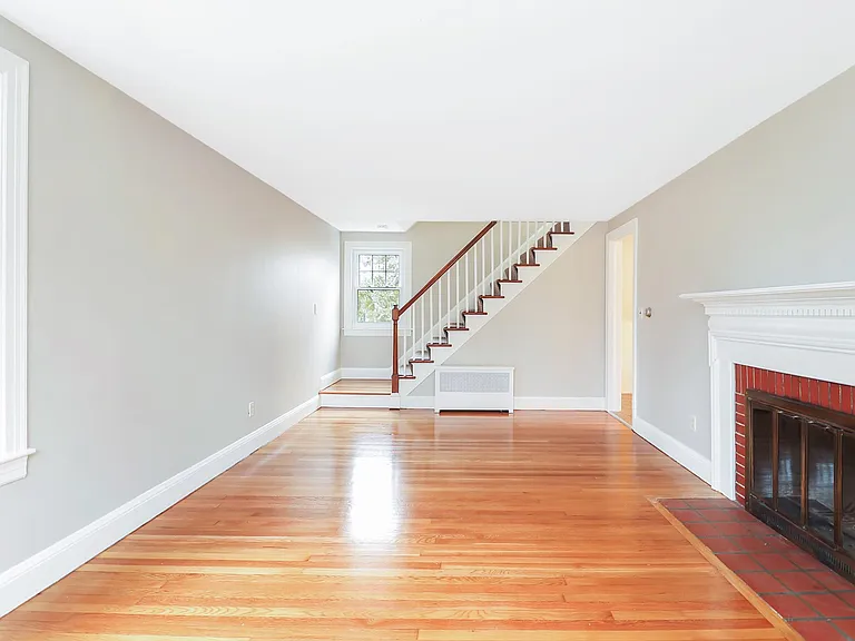 142 Elmwood Ave — Photo 4