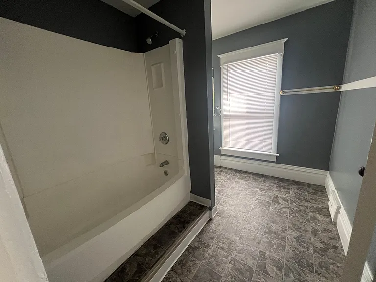512 Phelps St — Photo 15
