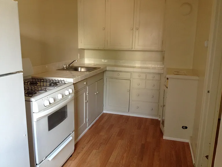 2355 Hilgard Ave #105 — Photo 6