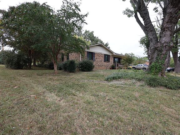 3rd image of 216 Staggs Dr