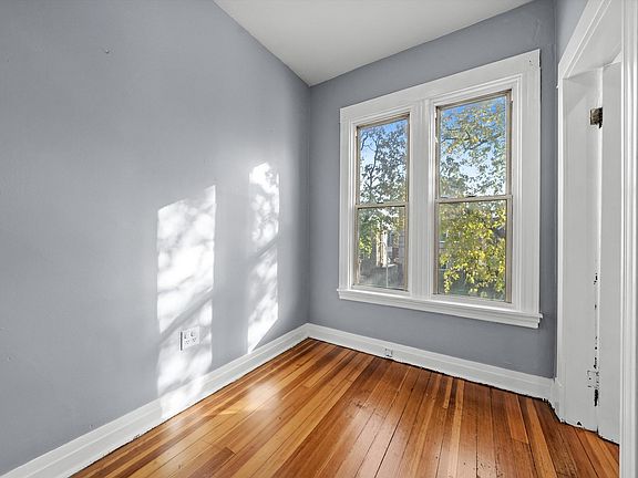 4th image of 1632 N Tripp Ave