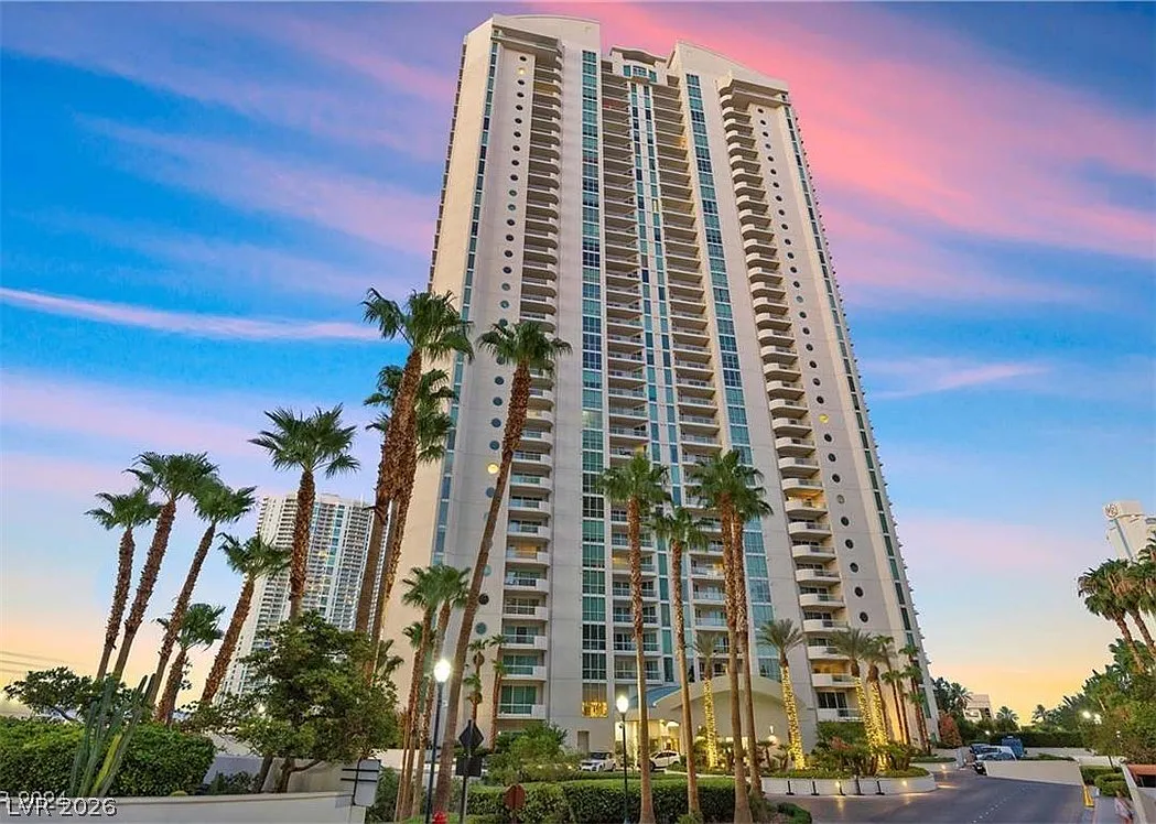 Turnberry Place — Photo 2