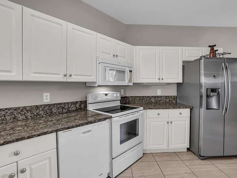 6560 Huntington Lakes Cir — Photo 8