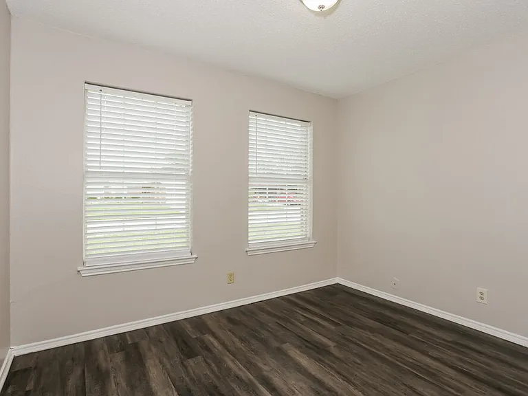 8120 Camelot Rd — Photo 16