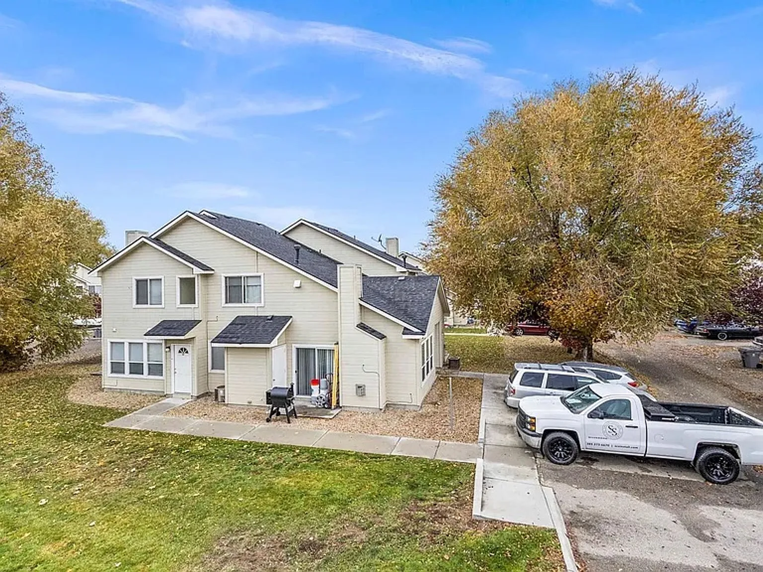 Bonneville Circle Apartments — Photo 1