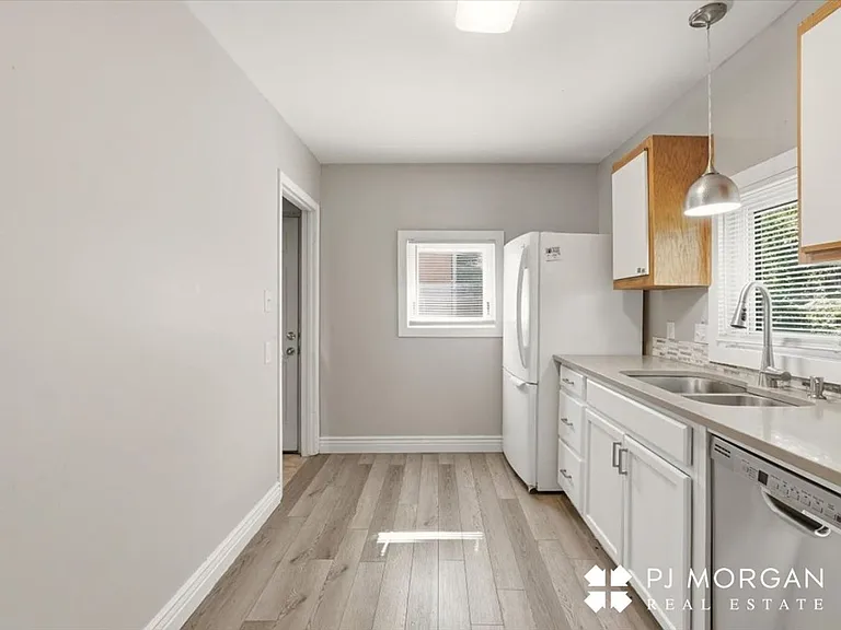 6031 Pine St — Photo 11