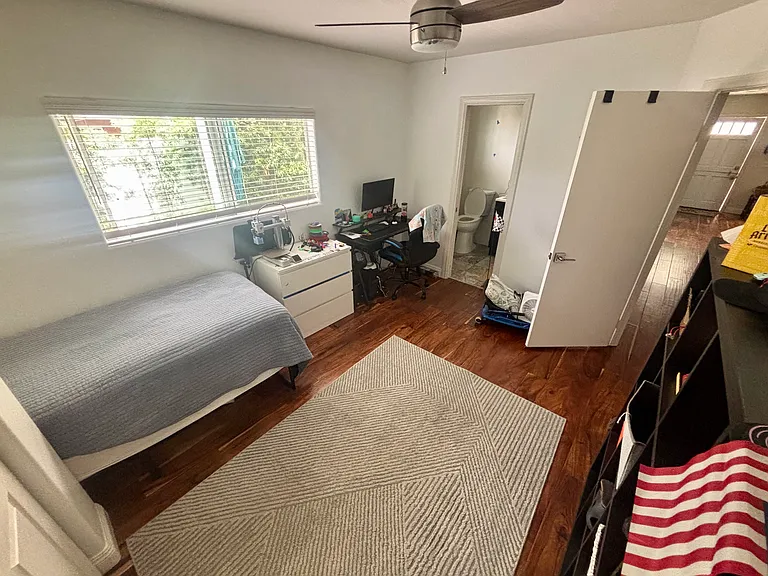2064 Glasgow Ave — Photo 23