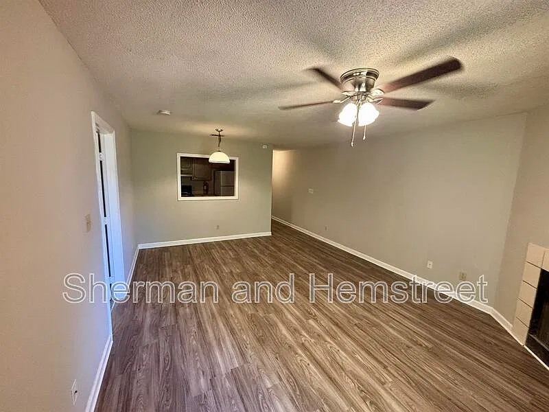3 bed, 2.0 bath, 1200 sqft, $1,100 — Photo 4