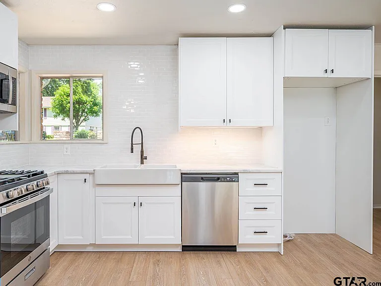 509 Winchester Dr — Photo 8