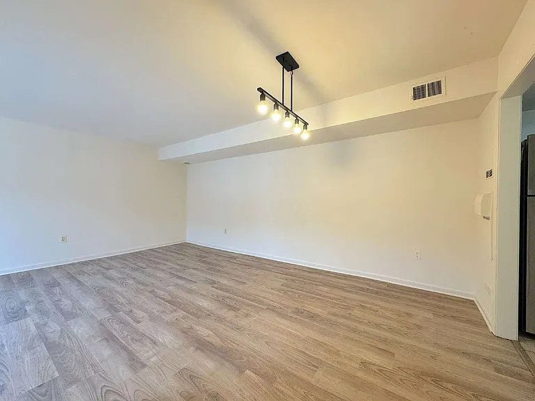 4513 Logsdon Dr — Photo 9