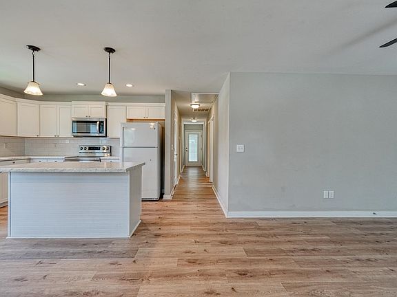 3rd image of 227 Bon Air Ave