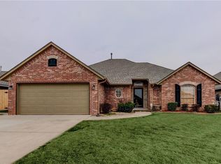 3700 Kensington Dr, Moore, OK 73160