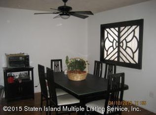 55 Country Woods Ln, Staten Island, NY 10308