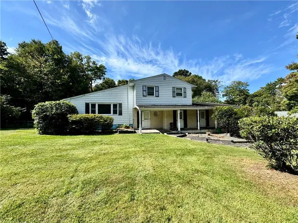 7 Fleetwood Avenue, Chestnut Ridge, NY 10977